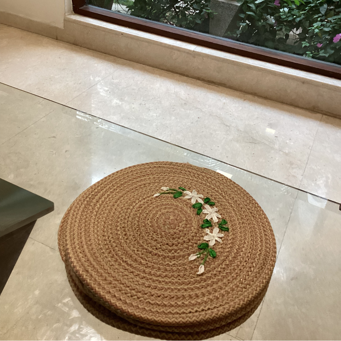 White Blossom Wicker Potmat